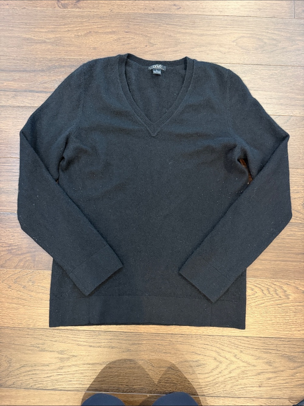 Prive Cashmere Black V-Neck Sweater Size Large - C76-096